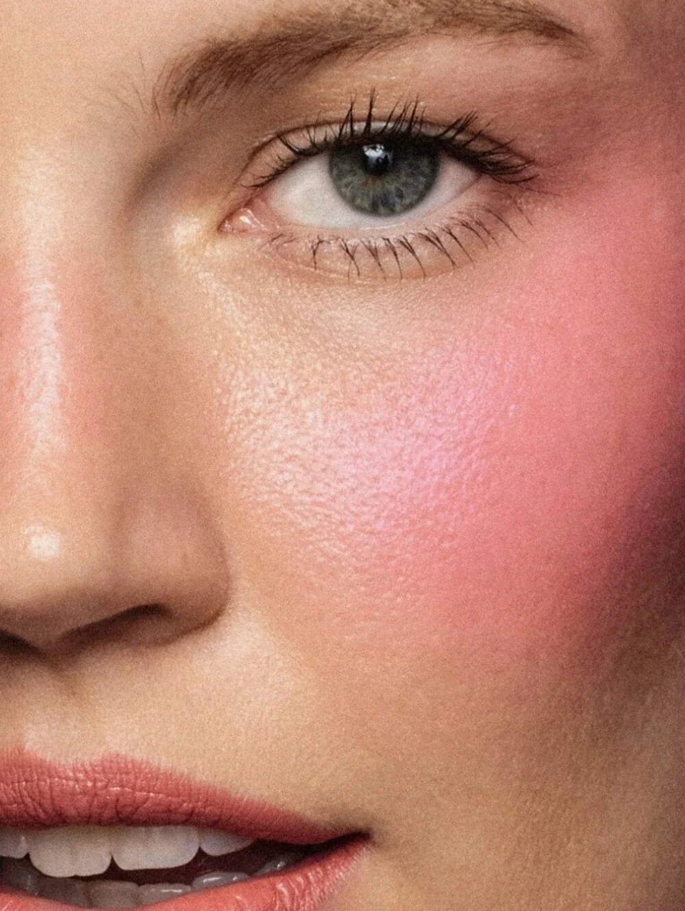 Queen Musia Plaisir Nostalgique Hybrid Blush in Trousdale Sunset
